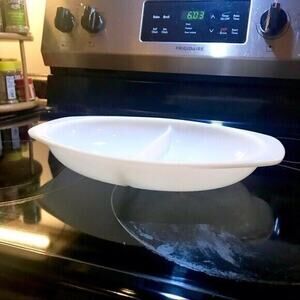 Pyrex Vintage 1.5 Quart Serving Platter in White Milk Glass Number 1063